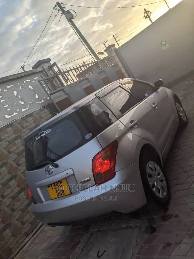 Toyota IST 2005 Silver