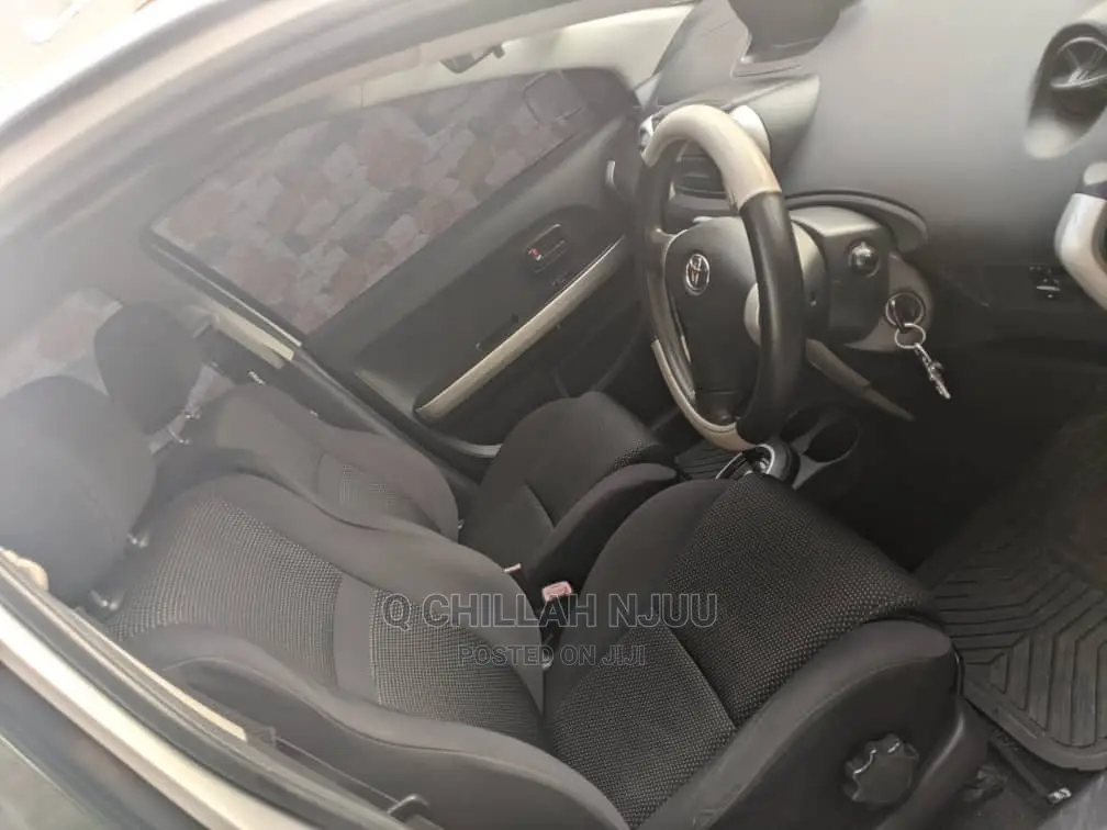 Toyota IST 2005 Silver