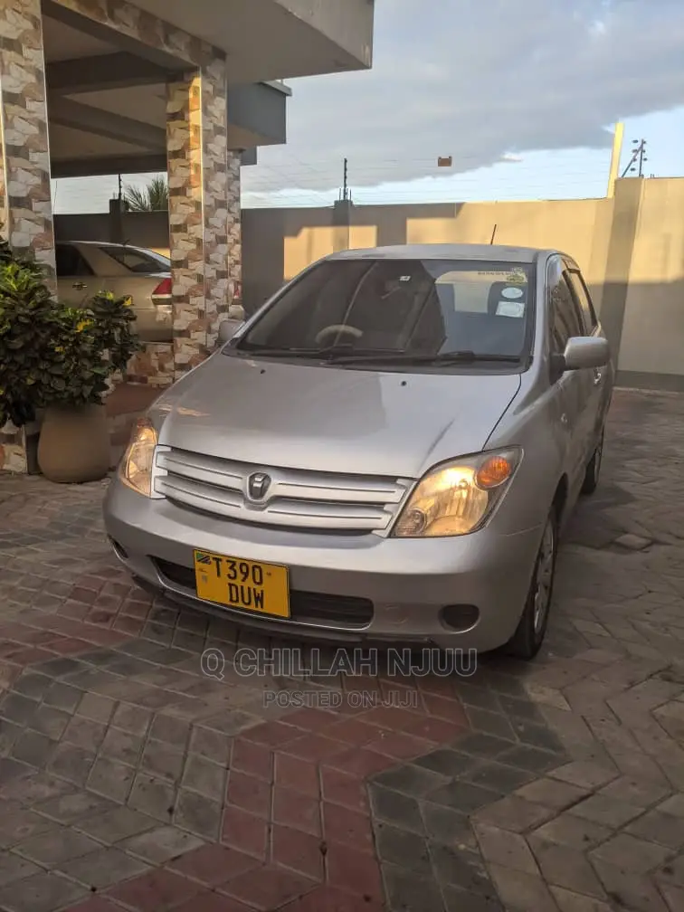 Toyota IST 2005 Silver