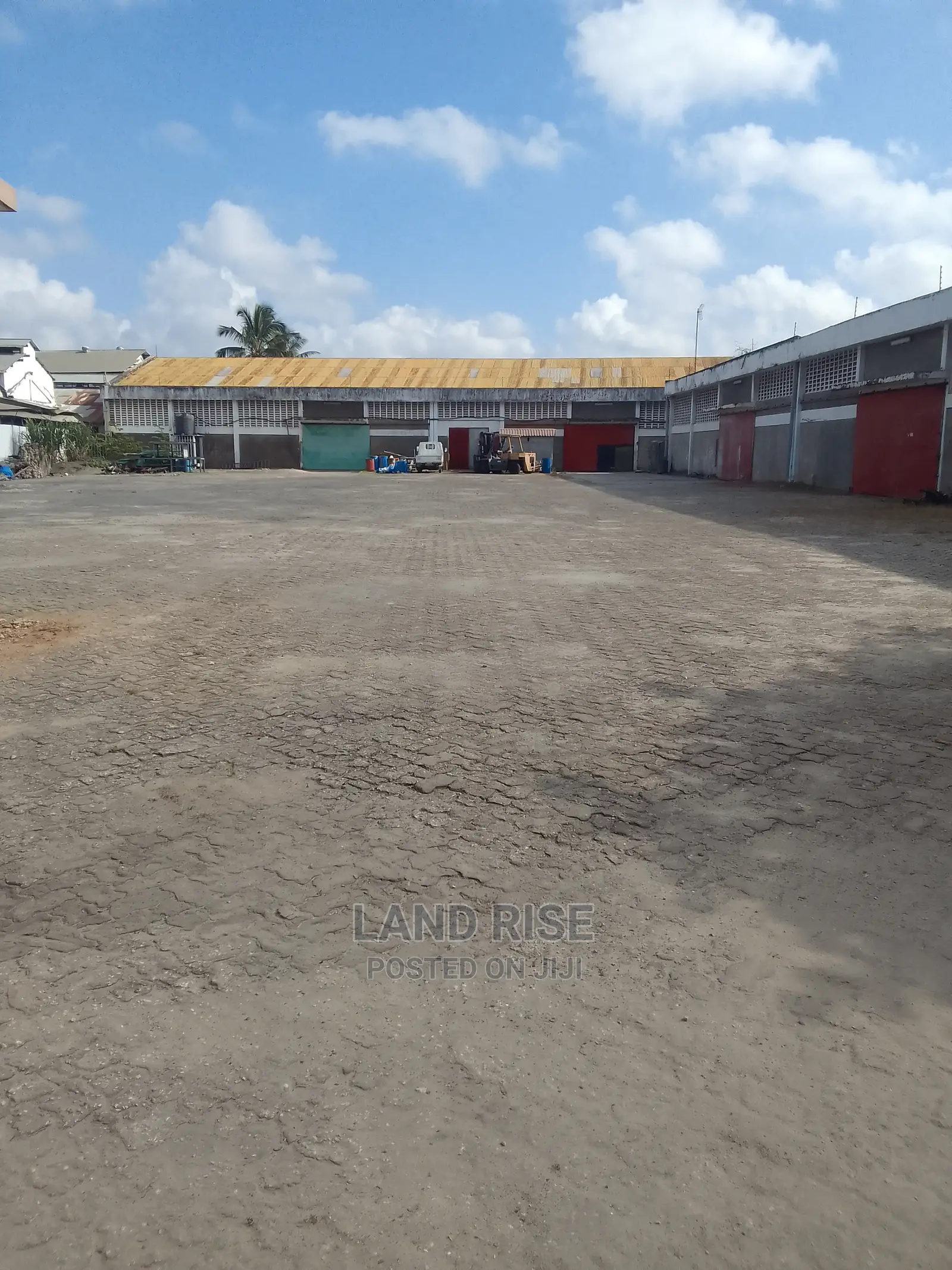 2000 SQM Warehouse in Nyerere Road