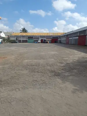 2000 SQM Warehouse in Nyerere Road