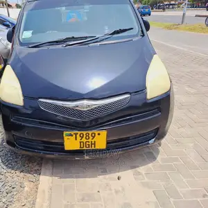 Toyota Ractis 1.5 FWD 2008 Gray