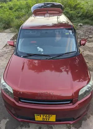 Toyota Corolla Rumion Hatchback 1.5 FWD 2010 Red