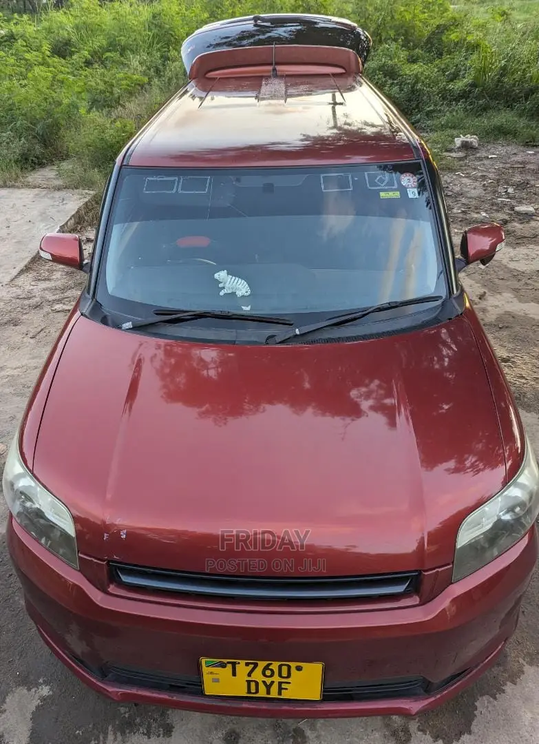 Toyota Corolla Rumion Hatchback 1.5 FWD 2010 Red