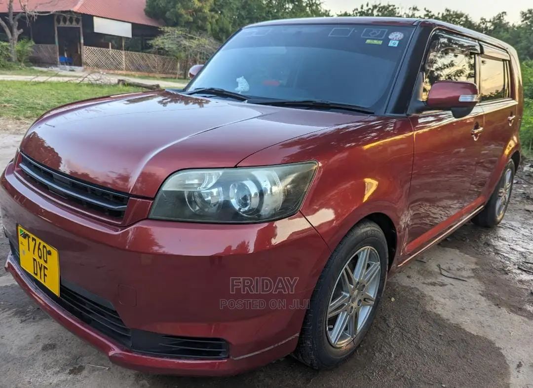 Toyota Corolla Rumion Hatchback 1.5 FWD 2010 Red