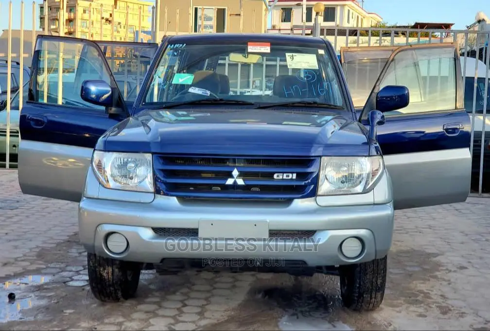 Mitsubishi Pajero 2022 Blue