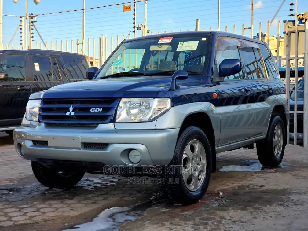 Mitsubishi Pajero 2022 Blue