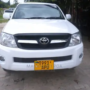 Toyota Hilux 2020 White