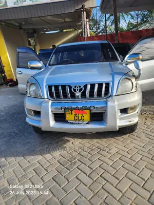 Toyota Land Cruiser Prado 2004 White