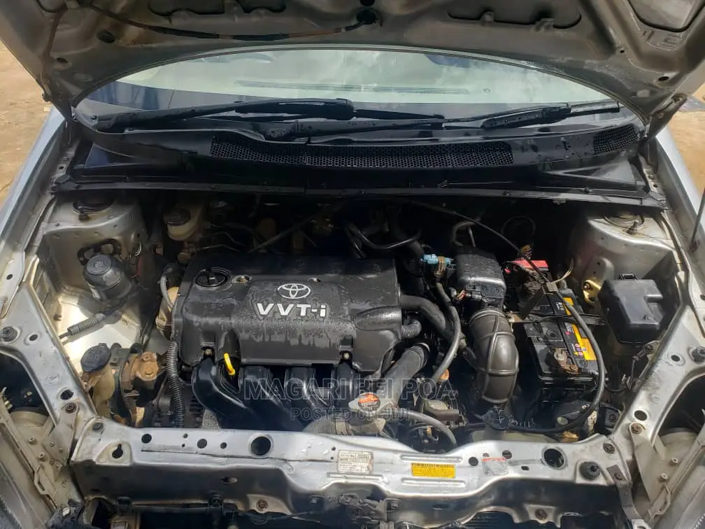 Toyota Platz 2004 Silver