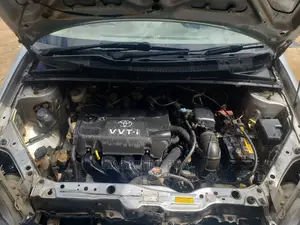 Toyota Platz 2004 Silver