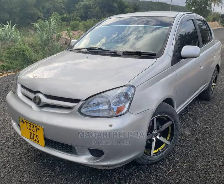 Toyota Platz 2004 Silver