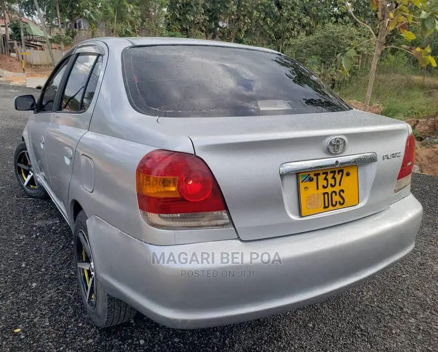 Toyota Platz 2004 Silver