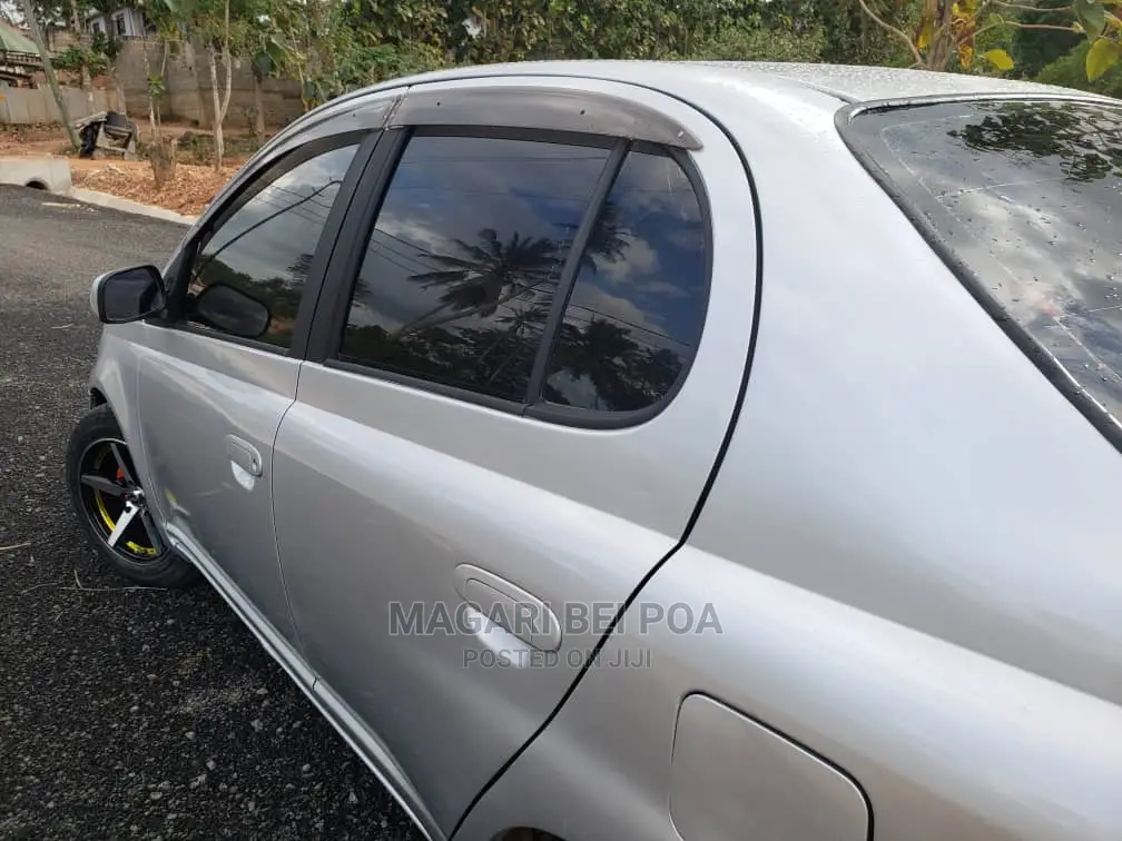 Toyota Platz 2004 Silver
