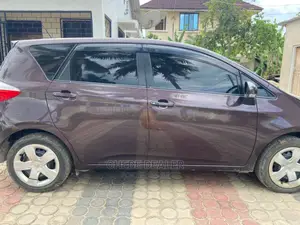 Toyota Ractis 1.5 AWD 2012 Brown