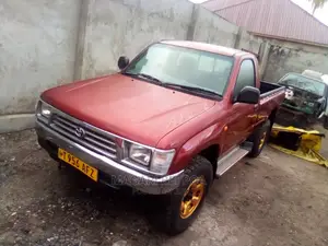 Toyota Hilux 2001 Red
