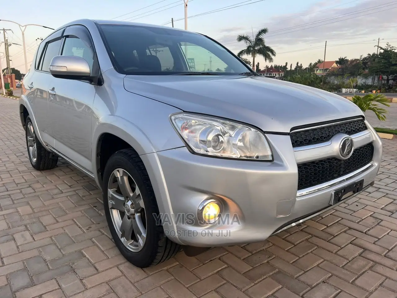 Toyota RAV4 2011 Silver