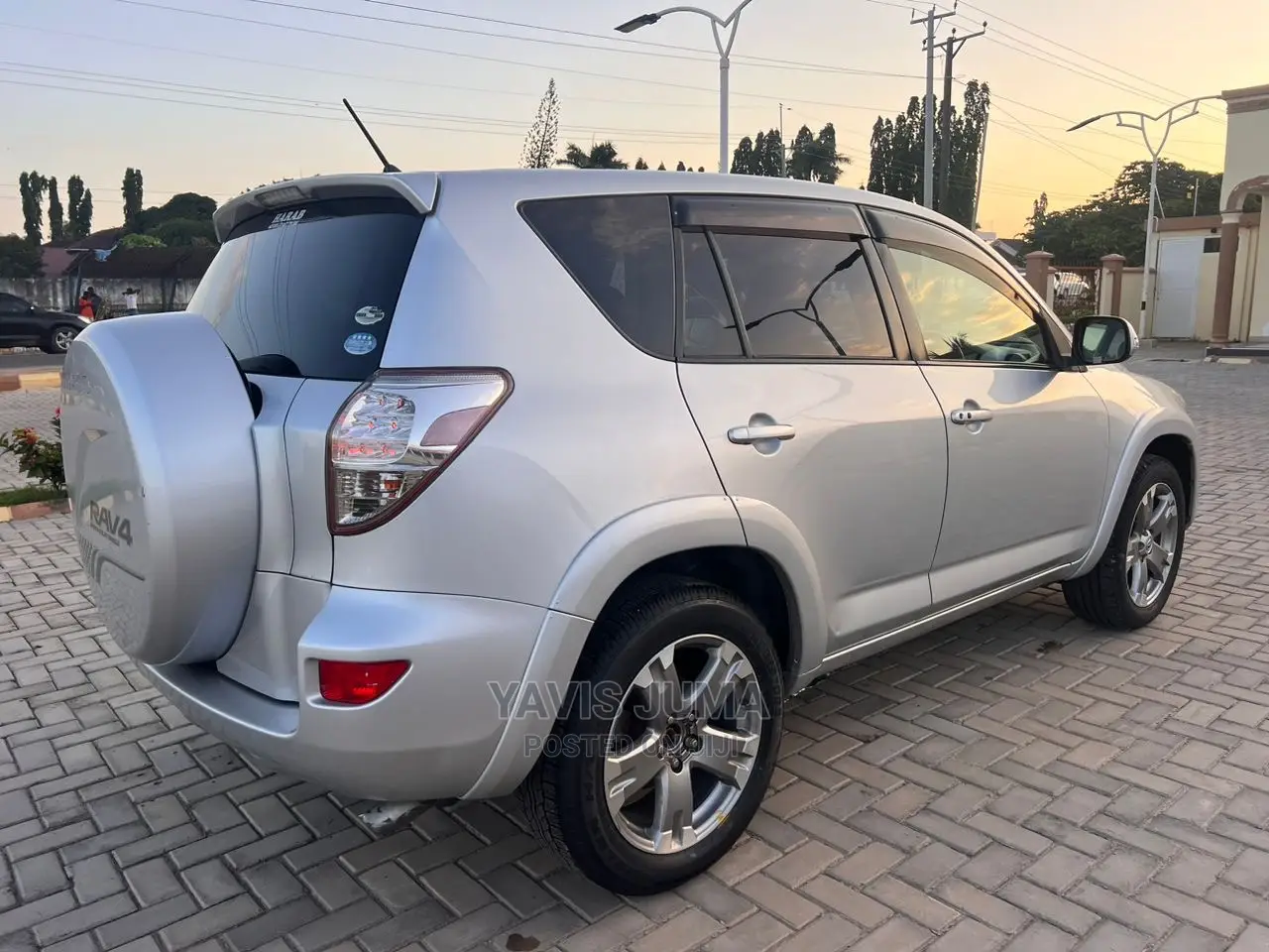 Toyota RAV4 2011 Silver