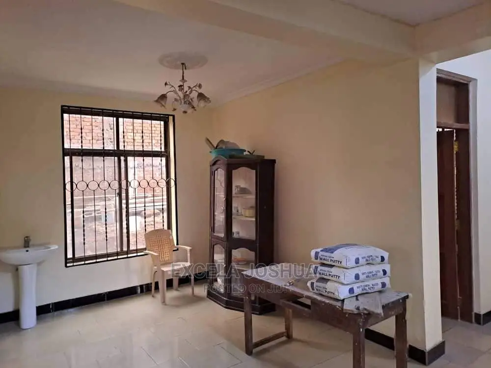 5bdrm House in Excela Joshua, Arusha for sale