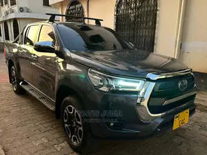Toyota Hilux 2020 Gray