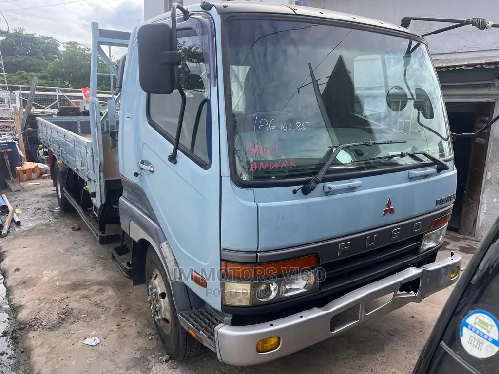 Mitsubishi Fuso Flat Body