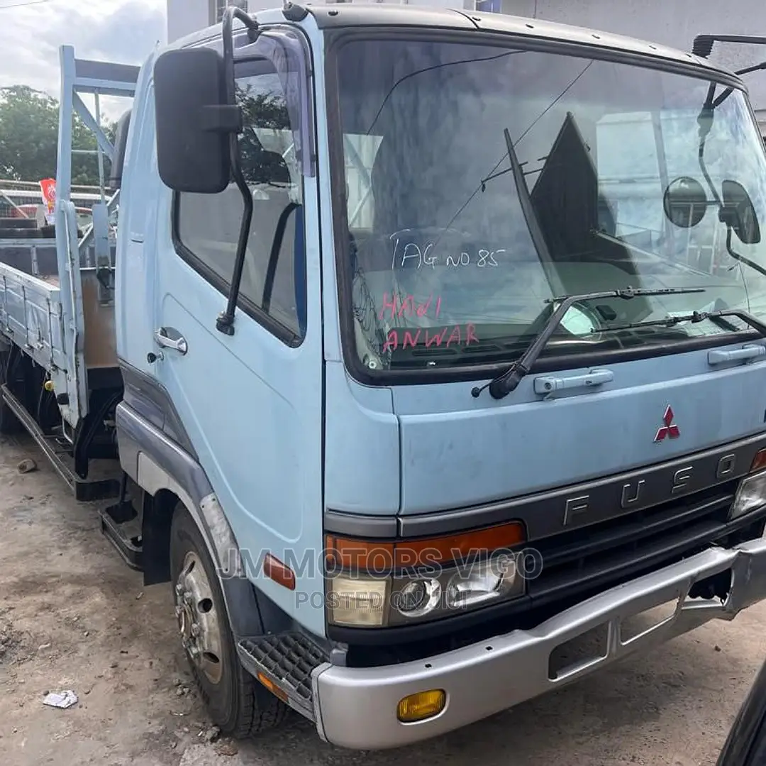 Mitsubishi Fuso Flat Body