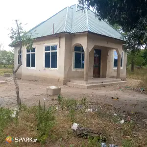 Kiwanja Kina Nyumba Tano Ndani Yake Kinauzwa Sabasaba Mwanza