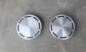Toyota Noah Wheel Centre Caps.