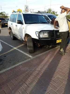 Toyota Land Cruiser 1999 White