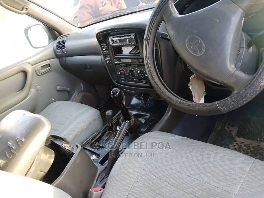 Toyota Land Cruiser 1999 White