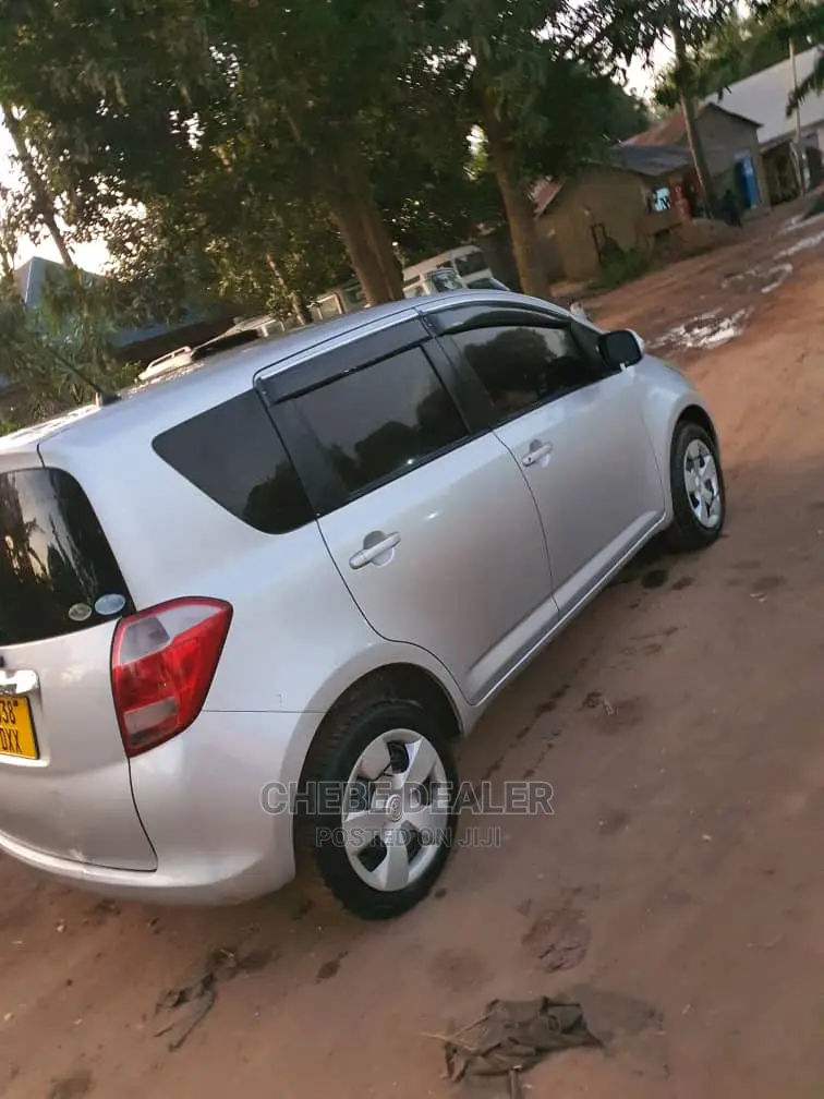 Toyota Ractis 1.3 FWD 2005 Silver