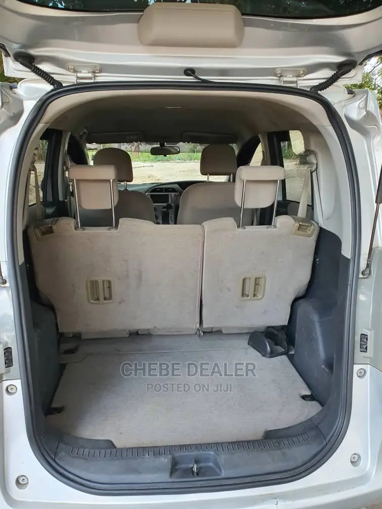 Toyota Ractis 1.3 FWD 2005 Silver