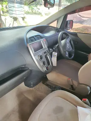 Toyota Ractis 1.3 FWD 2005 Silver