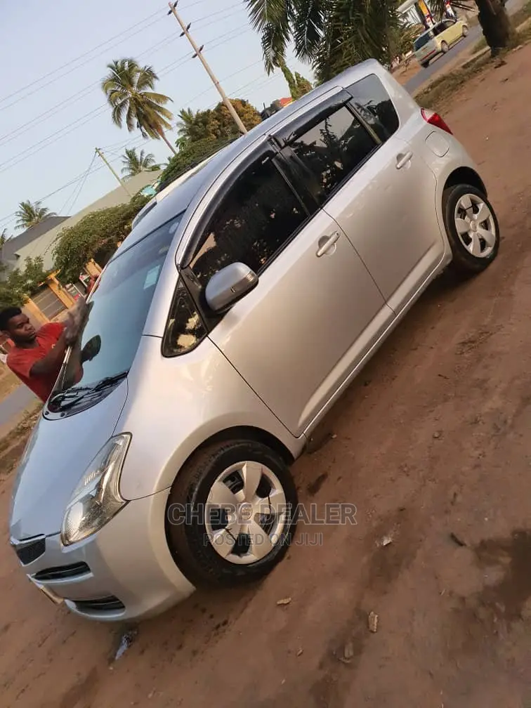Toyota Ractis 1.3 FWD 2005 Silver