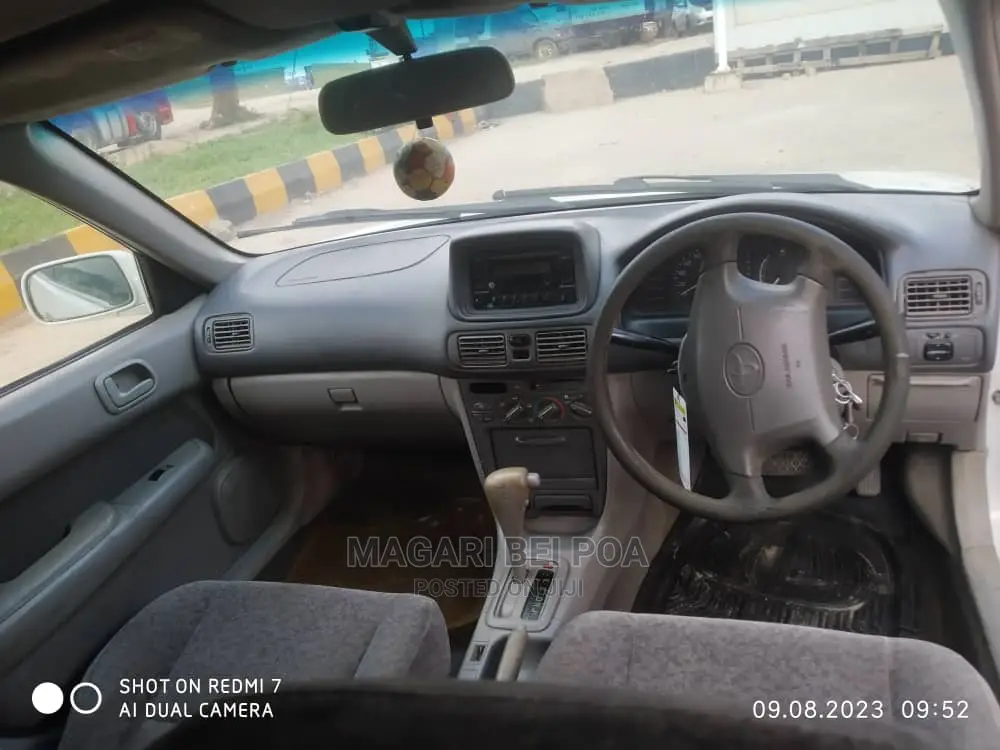Toyota Corolla 2003 White