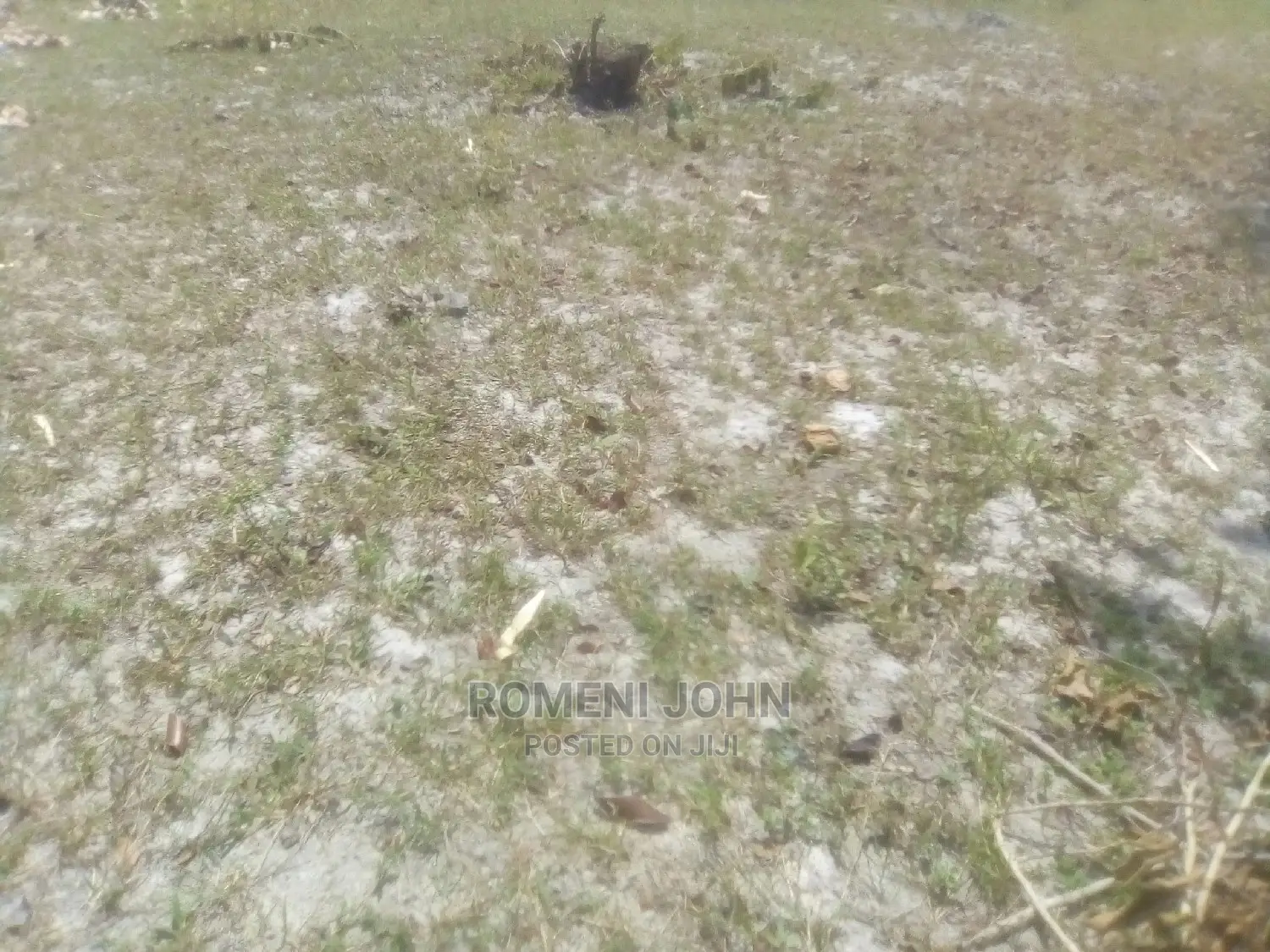 Eneo La Makazi Na Biashara Linauzwa Milioni 2.3 Bombambili.