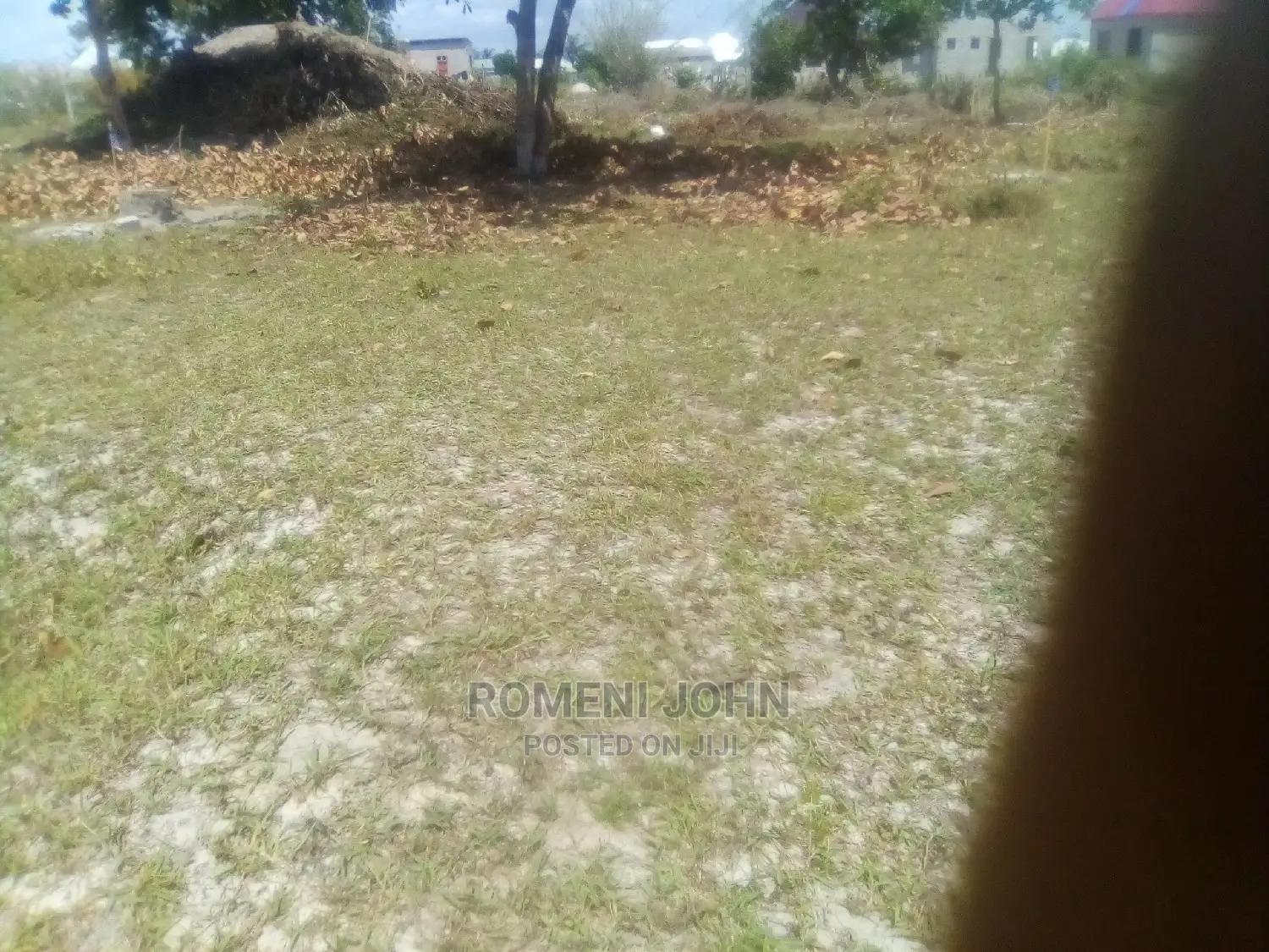 Eneo La Makazi Na Biashara Linauzwa Ml 2.2 Ukonga Bombambili