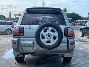 Toyota RAV4 1999 Silver