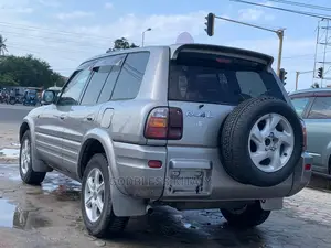 Toyota RAV4 1999 Silver