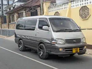 Toyota HiAce 2006 Silver