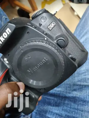 Nikon D90 With 18~105