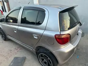 Toyota Vitz 2002 Gray