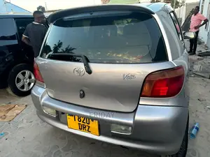 Toyota Vitz 2002 Gray