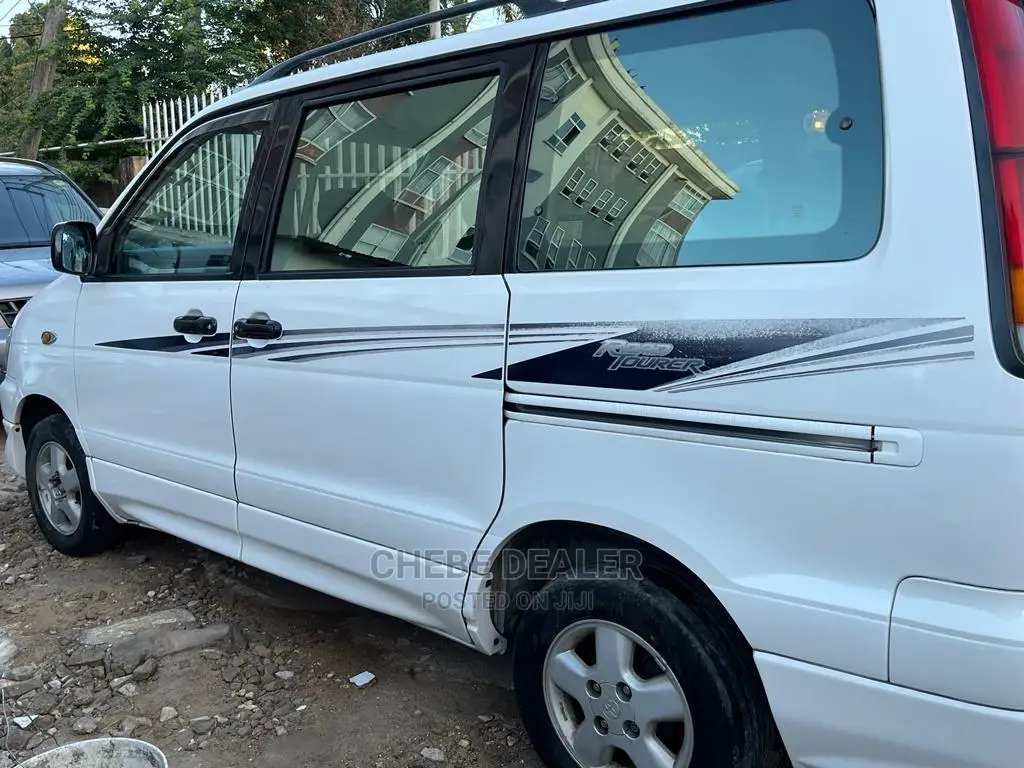 Toyota Noah 2001 White