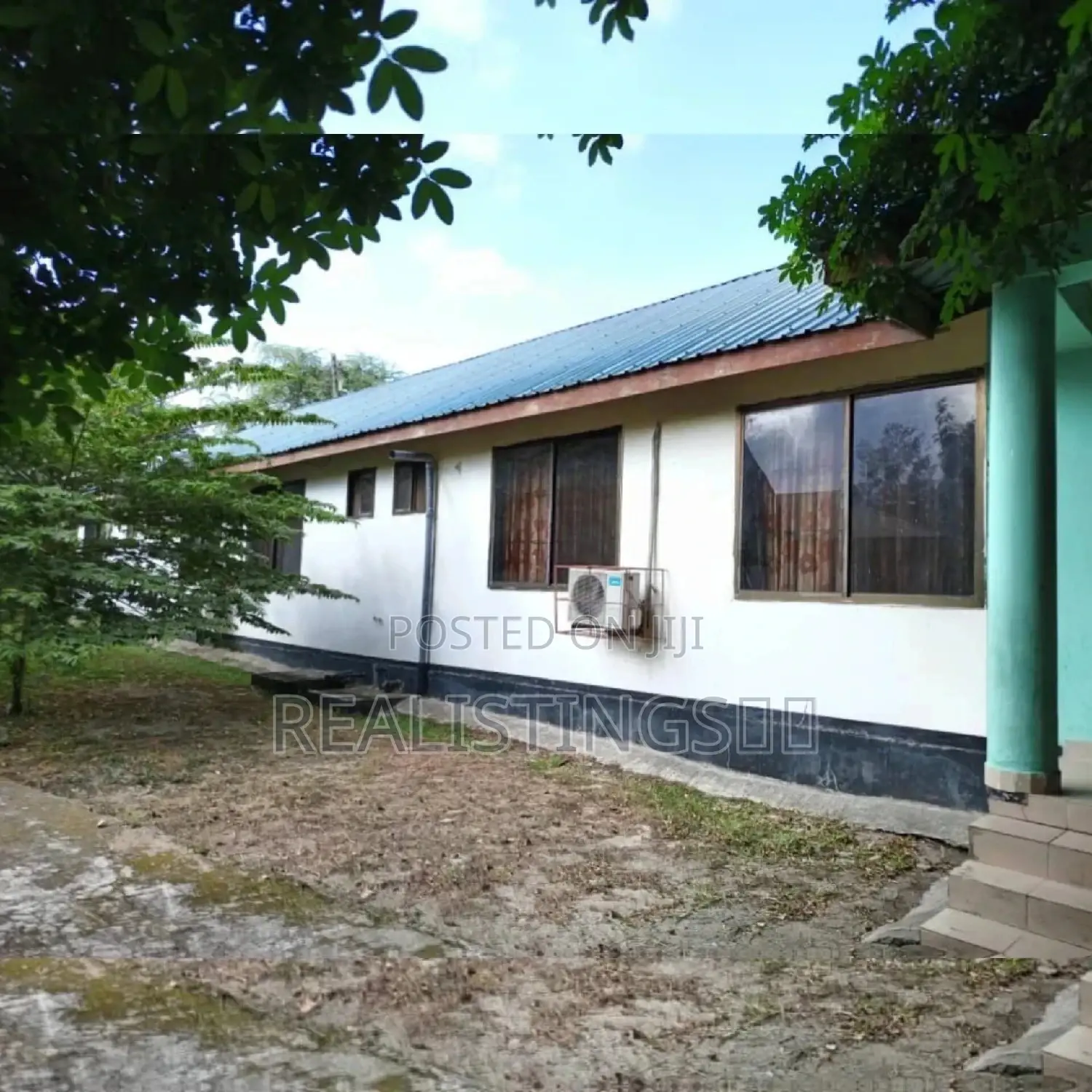 Kibaha: Lodge, Bar, Kumbi Na Ofisi Vinauzwa - Pwani