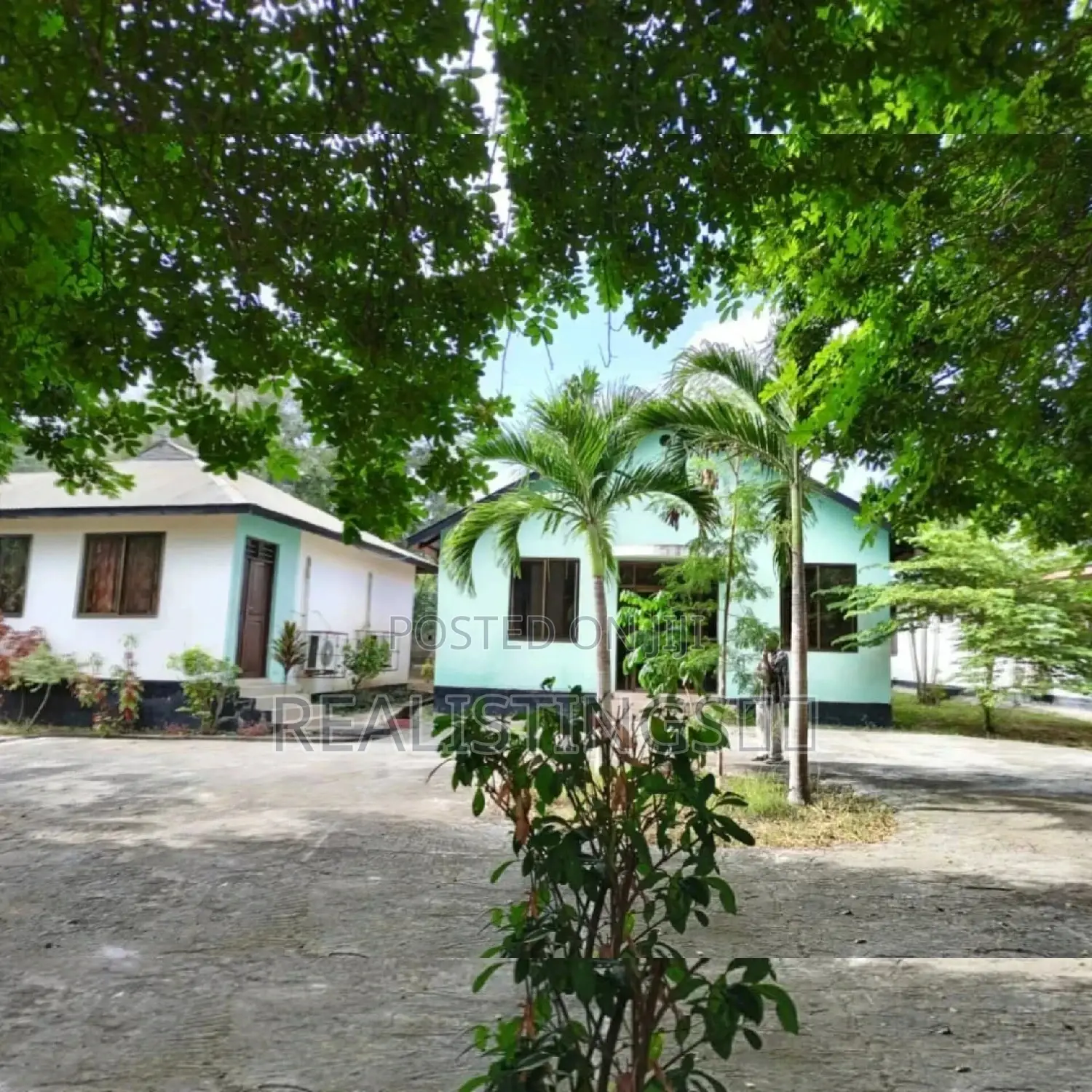 Kibaha: Lodge, Bar, Kumbi Na Ofisi Vinauzwa - Pwani