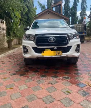 Toyota Hilux 2019 White