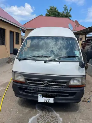 Toyota HiAce 1999 White