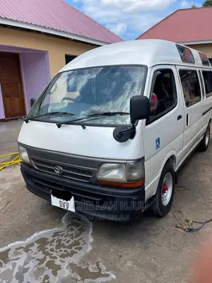 Toyota HiAce 1999 White