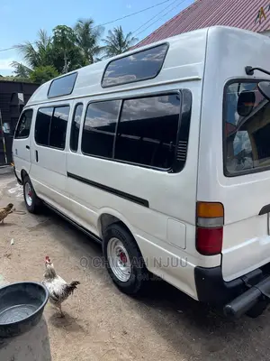 Toyota HiAce 1999 White